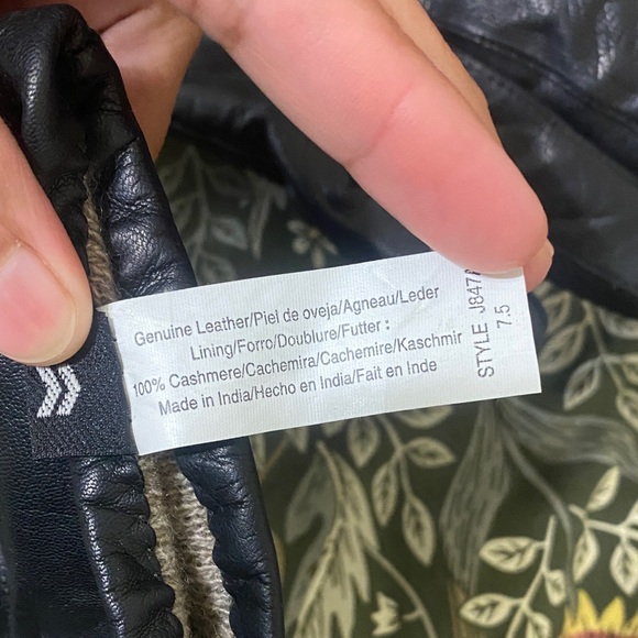 Vintage Isotoner Luxurious Black Leather Gloves 100% cashmere lined gloves - Picture 2 of 11